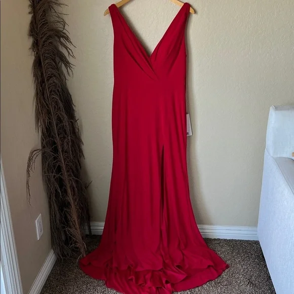 NWT Mac Duggal Red v neck gathered back gown 12336 - Picture 2 of 13